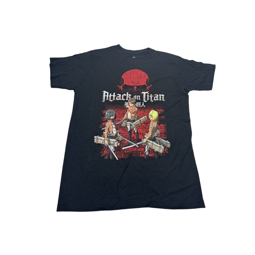 Attack On Titan graphic t-shirt Men's size Medium black